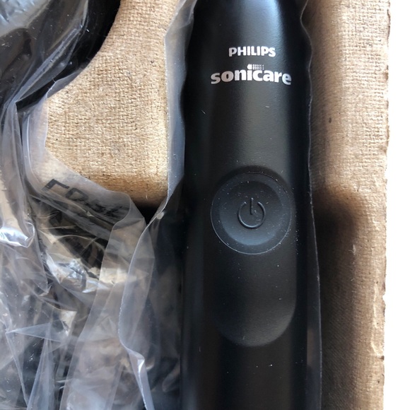 Philips Sonicare 4100 Black Electric Toothbrush - Picture 3 of 6